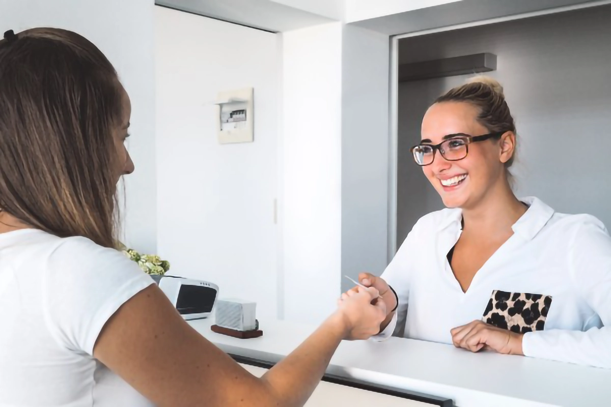 Image of a receptin desk